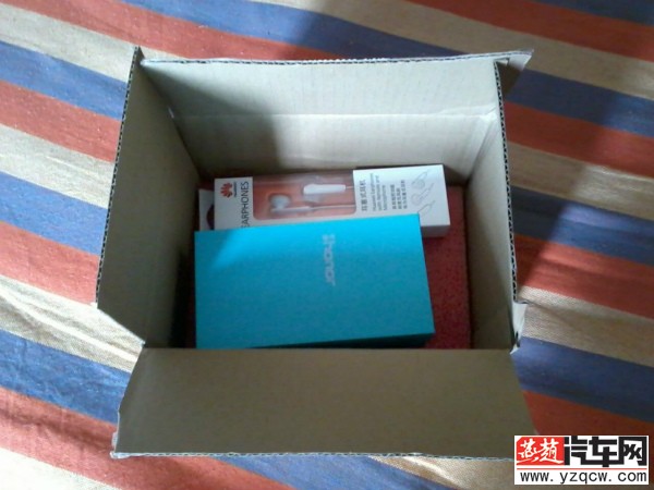 打开快递的包装，完好无损