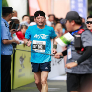 车企大佬带团跑马 难怪逆市跑赢大盘